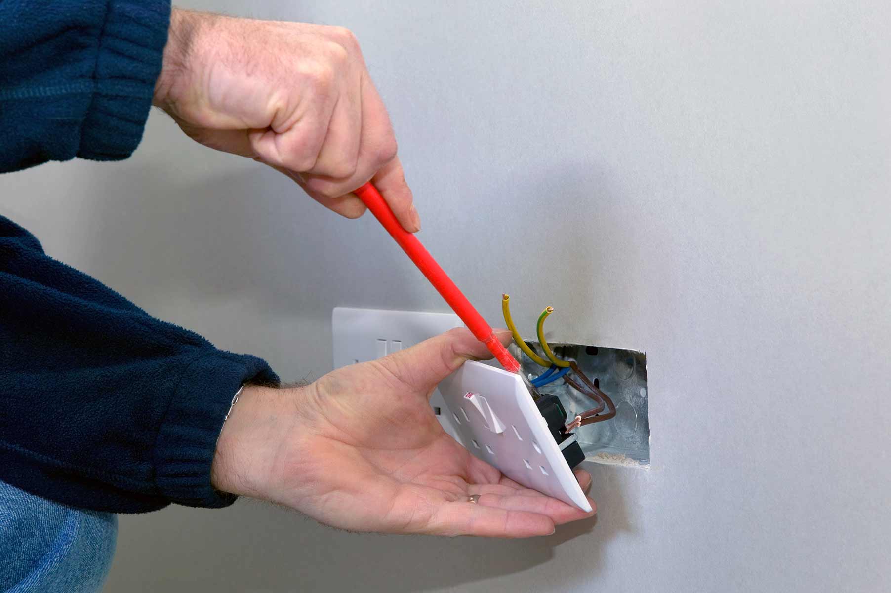Our electricians can install plug sockets for domestic and commercial proeprties in Bunhill Fields and the local area. 